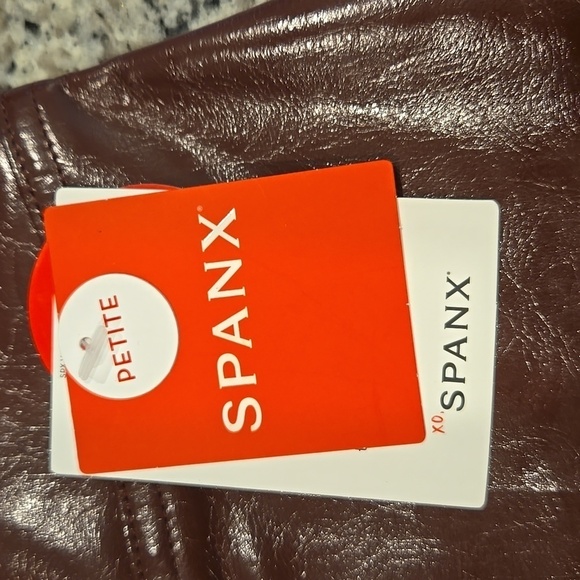 SPANX FAUX LEATHER LIQUID GLOSS LEGGINGS IN RUBY. SIZE SMALL PETITE. - Picture 5 of 9